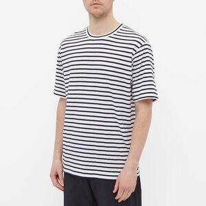 NN07 NO NATIONALITY Kurt SS Tee Navy Stripe - L